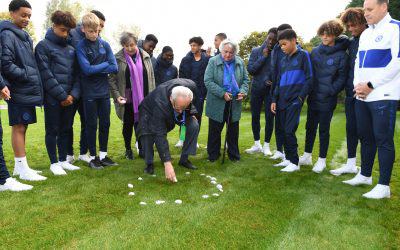 Chelsea players meet Holocaust survivor